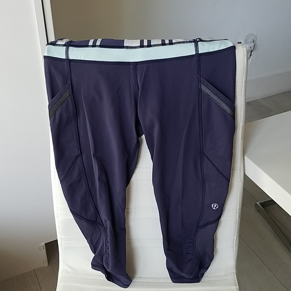 Lululemon fast and free 🍋run crops Navy size 4❤️